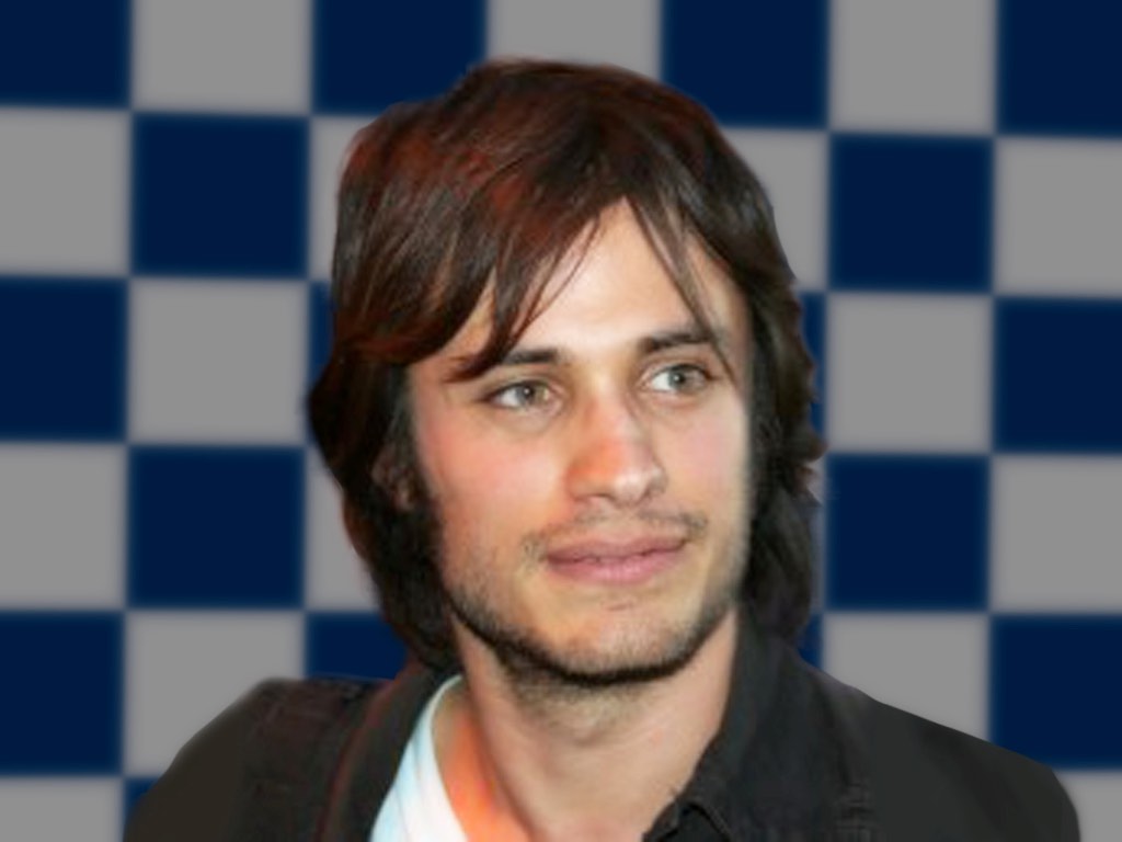 . Gael García Bernal .