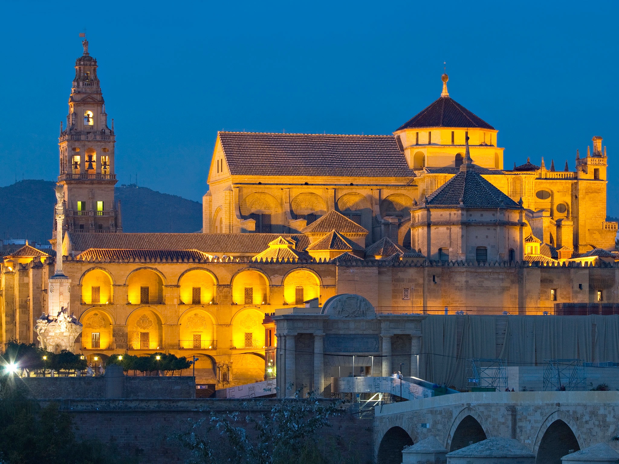 . LA MEZQUITA (CÓRDOBA) .