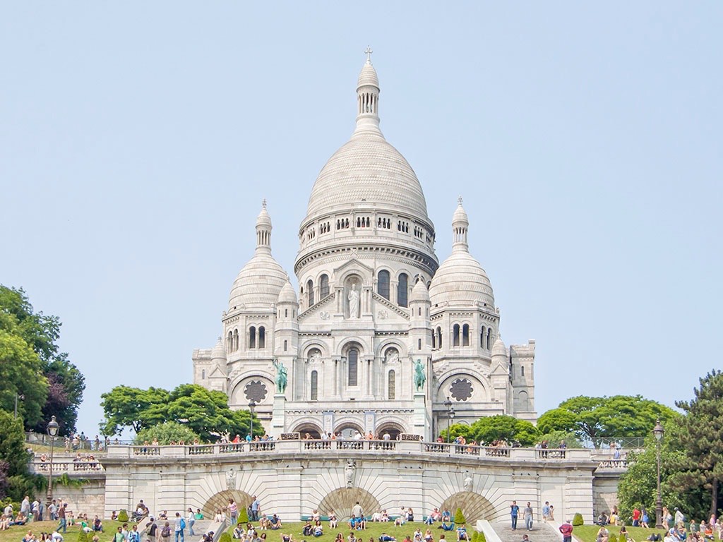 . La Basilique du Sacré Cœur de Montmartre .