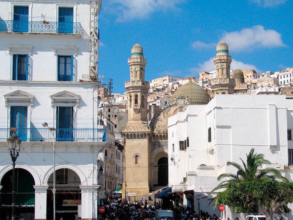 . La Ville d’Alger (mosquées, casbahs) .