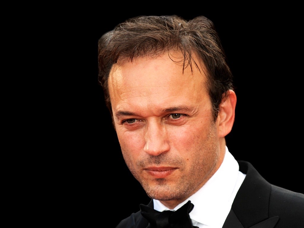 . Vincent Perez .