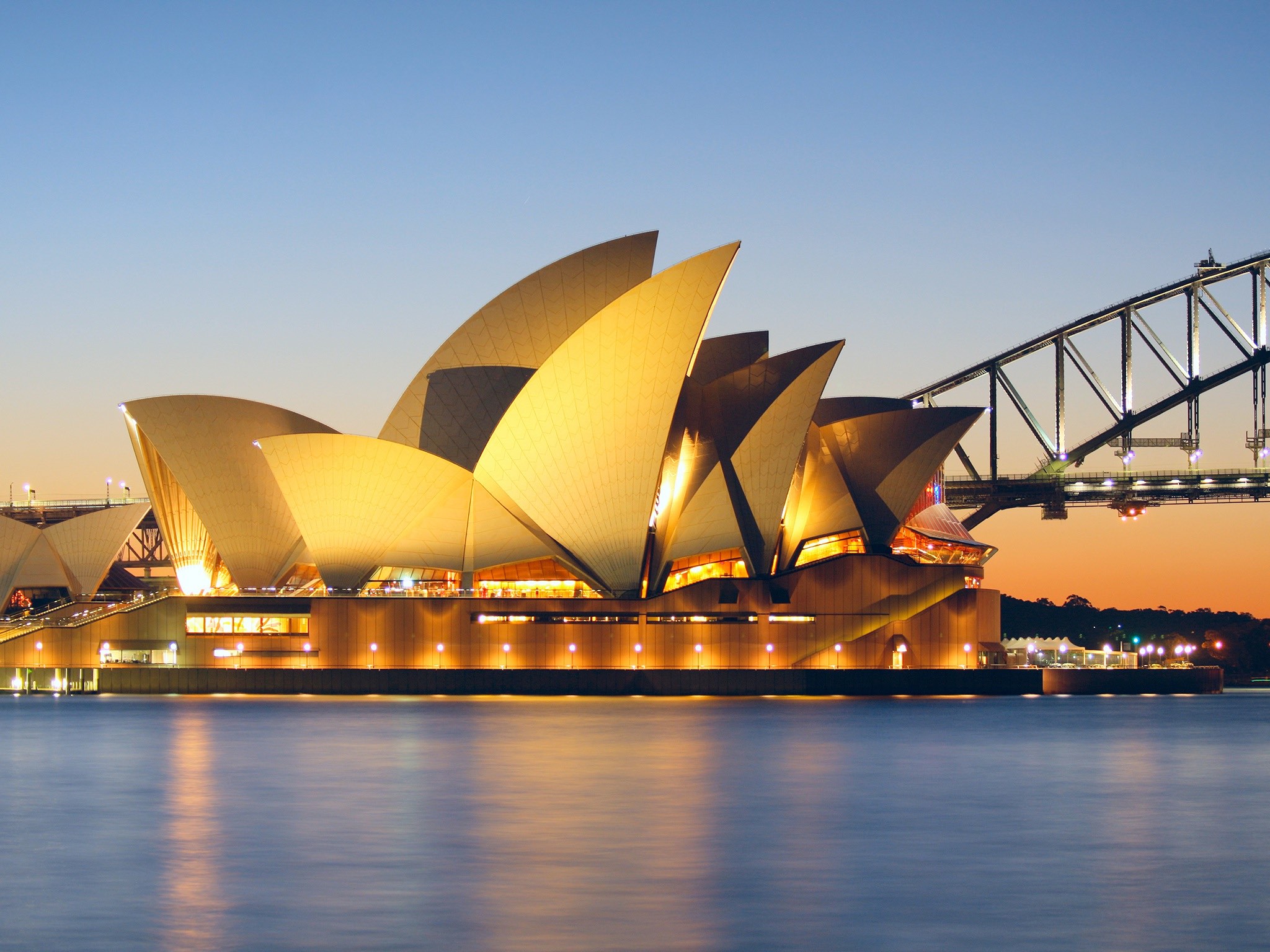 . Sydney Opera House .